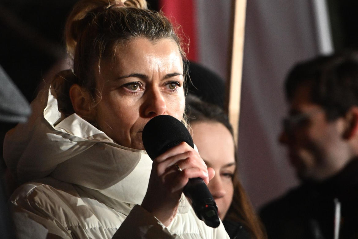 Tłumy rozpoczęły protest pod Sejmem! Uczestnicy solidarni z Mariuszem Kamińskim i Maciejem Wąsikiem