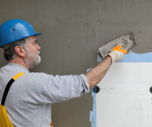 Tynki elewacyjne w systemach ETICS – rodzaje i parametry techniczne