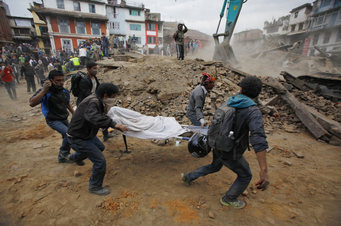 Ziemia pochłonęła Nepal