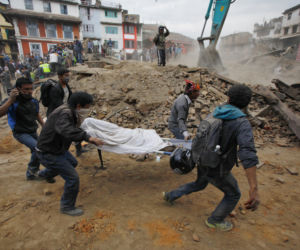 Ziemia pochłonęła Nepal