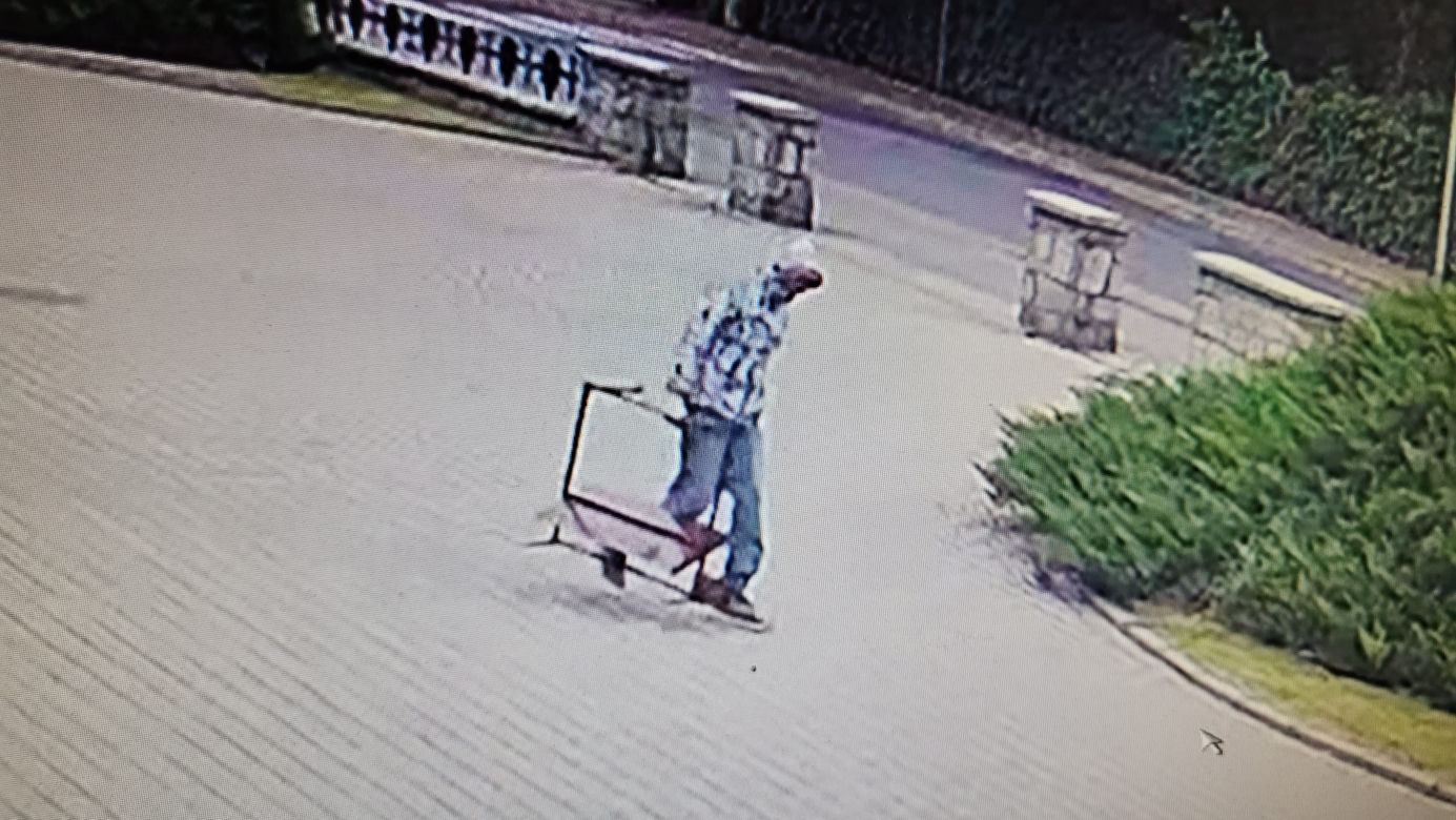 Kościół w Kaliszu okradziony ze skarbonki na datki wiernych! Kamera nagrała złodzieja