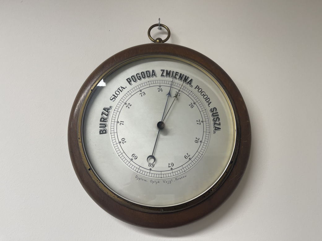 Ten zakład optyczny istnieje od 1910 roku. Przerwał dwie wojny, a przez inflację i ceny prądu grozi mu zamknięcie