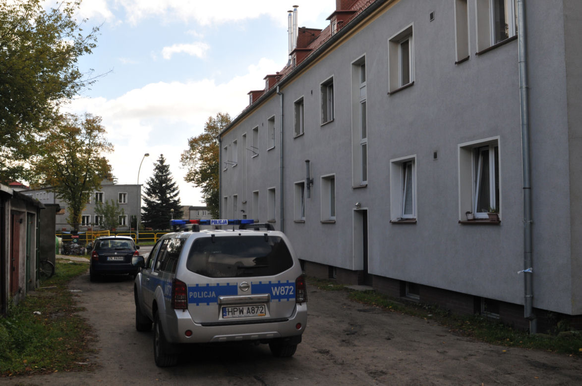 Rodzice wyrzucili noworodka na śmieci!