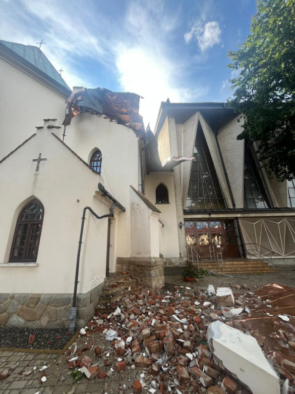 Gwałtowna nawałnica przeszła przez region tarnowski. Zalane ulice, uszkodzone dachy i połamane drzewa