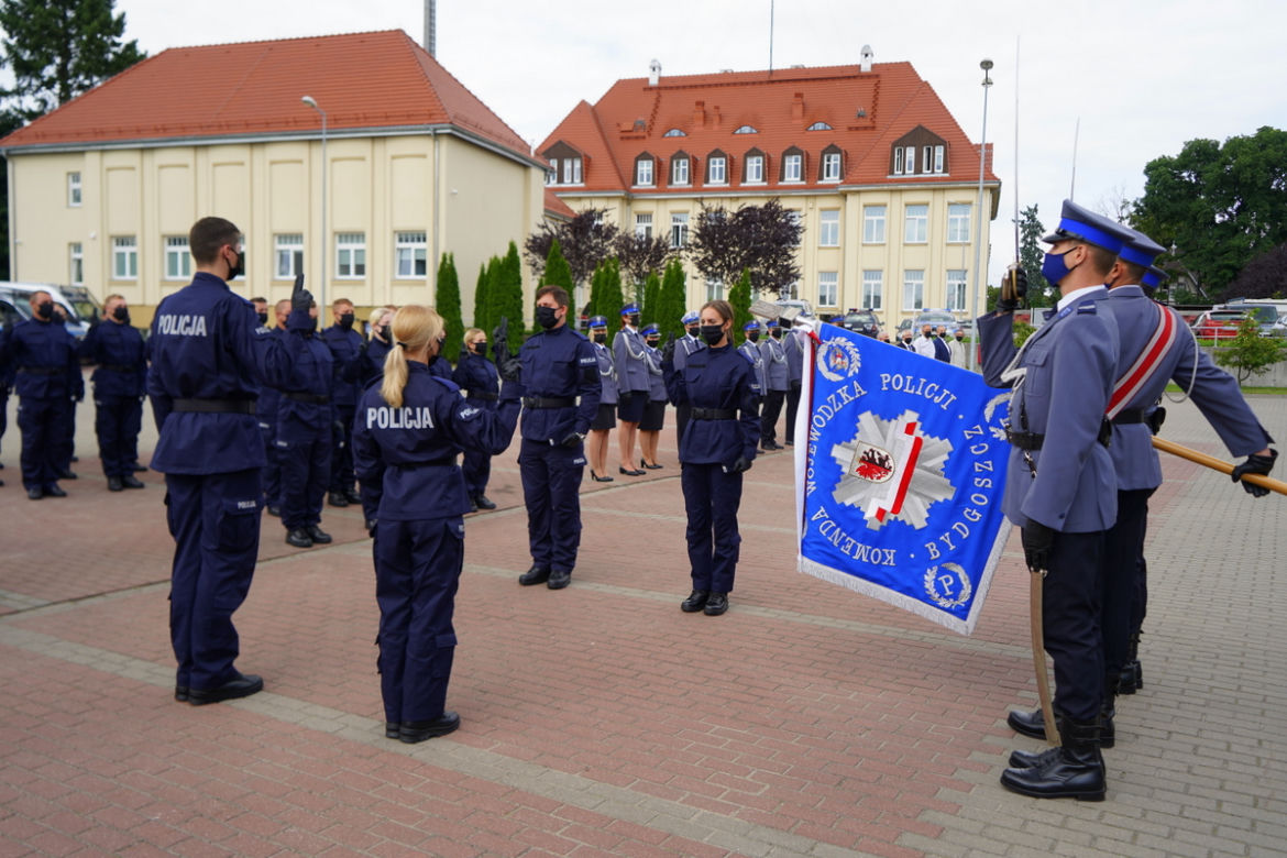 Ślubowanie policjantów w Bydgoszczy. Zdjęcia z uroczystości