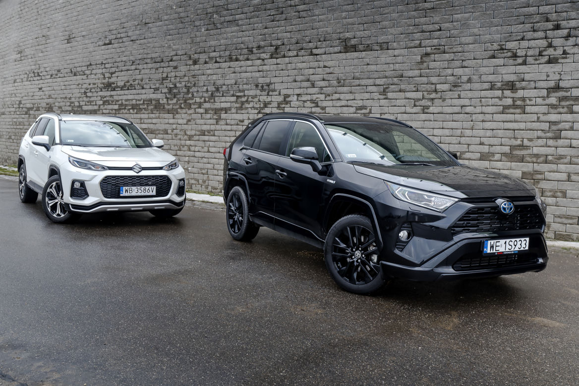 Suzuki Across Plug-in Hybrid i-AWD e-CVT Elegance & Toyota RAV4 Hybrid i-AWD e-CVT Black Edition by JBL