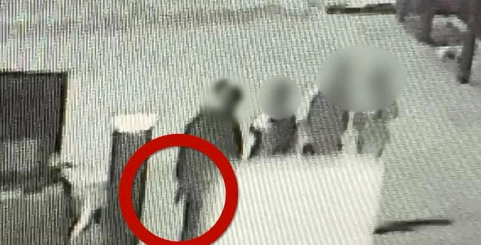 Horror na nowej kładce w Warszawie. Zatrzymano podejrzanego o postrzelenie. To 16-latek