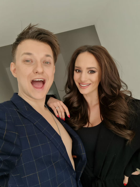 Bartosz Obuchowicz i piękne kobiety w klipie Pawła Tura