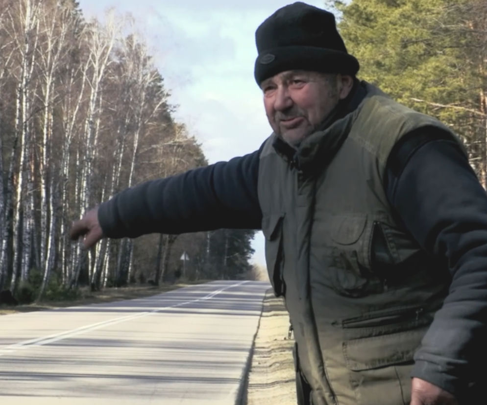 Rolnicy. Podlasie. Gienek łapie stopa. Macha do kierowców. Zaskakująca reakcja [WIDEO]