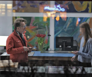 Paweł Wilczak szuka złota w w lombardzie