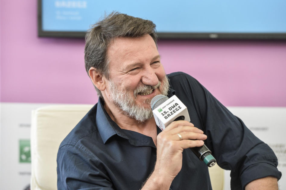 Robert Więckiewicz zaczynał w technikum budowlanym. Tak wyglądała jego niezwykła metamorfoza