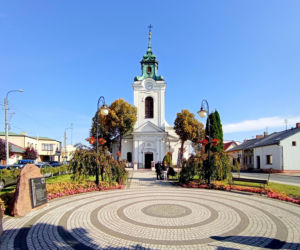 To jedno z najstarszych miast w woj. łódzkim. Było osadą słowiańską, a później siedzibą biskupów