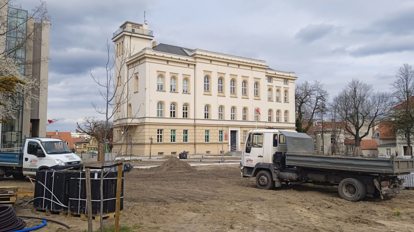 Modernizacja placu Słowiańskiego w Zielonej Górze. Jak przebiegają prace?