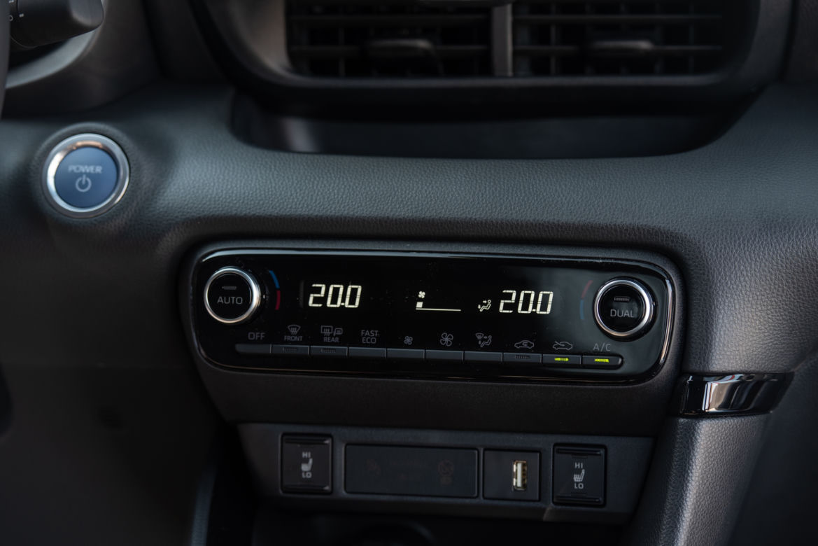 2020 Toyota Yaris 1.5 HYBRID Premiere Edition (Tokyo Fusion)