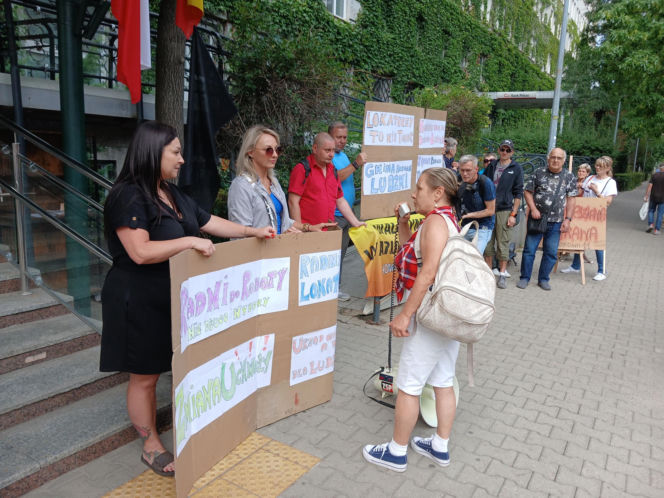 Protest mieszkańców kamienicy przy ul. Środkowej 11