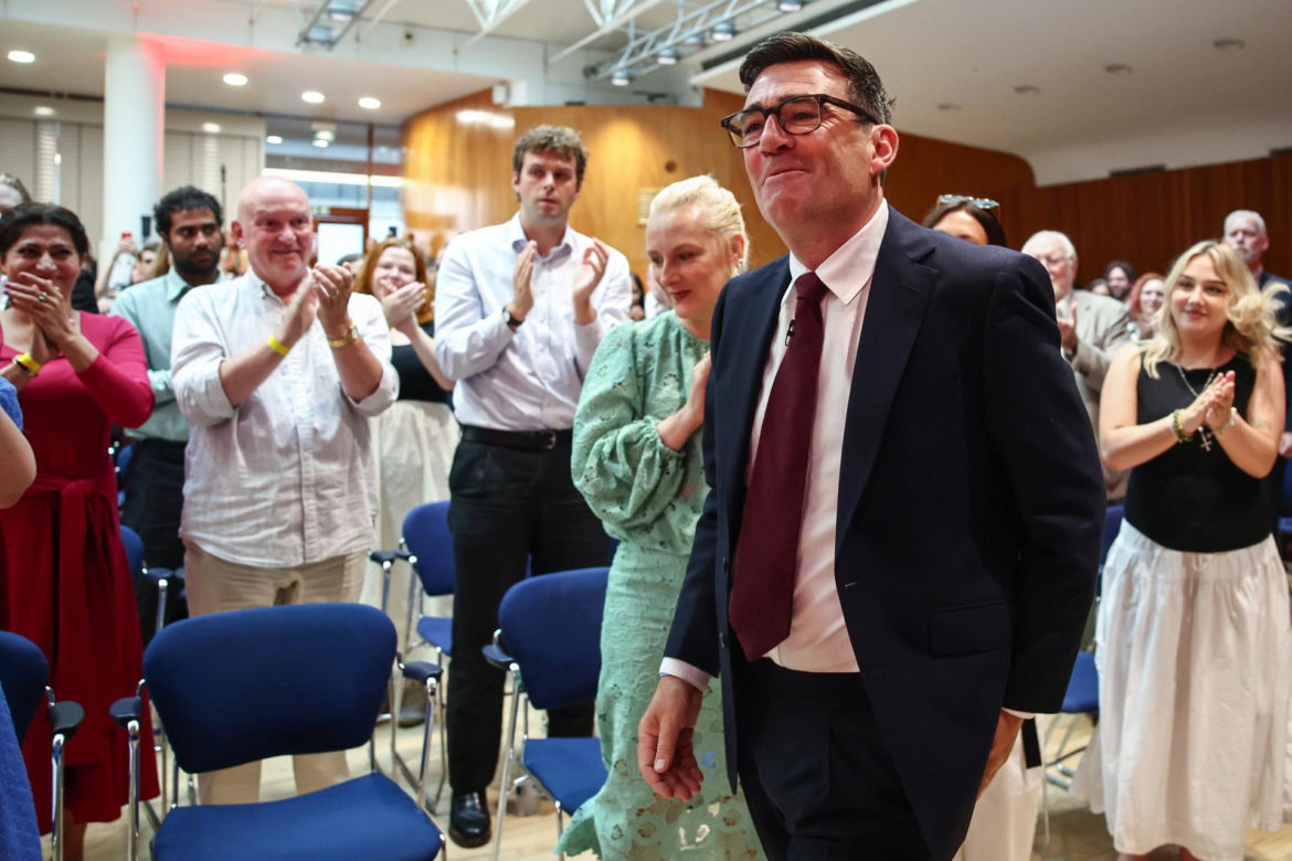 Andy Burnham został w poniedziałek 59. premierem Wielkiej Brytanii - potwierdził Pałac Buckingham