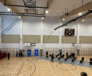 Hala sportowa z trybunami w SP nr 14. 