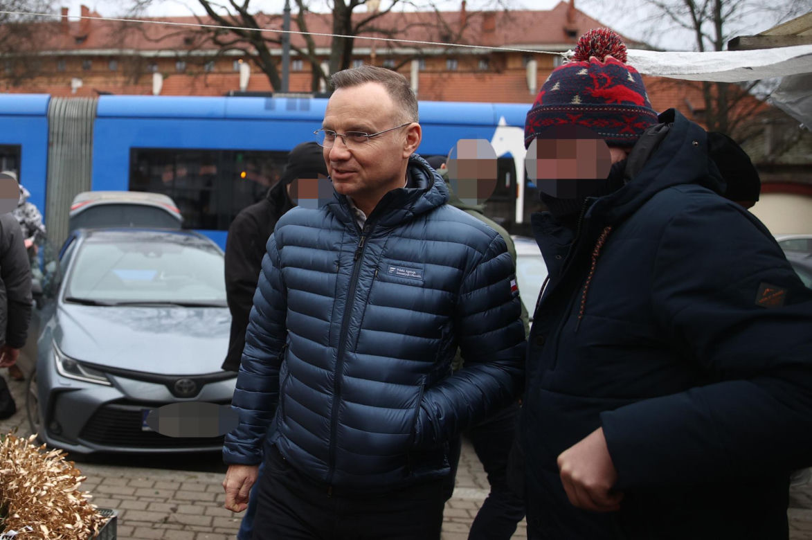Prezydent Andrzej Duda podczas przedświątecznych zakupów na Nowym Kleparzu w Krakowie