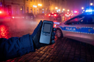 Dachowanie w Lubinie. Pijany kierowca miał 2.4 promila