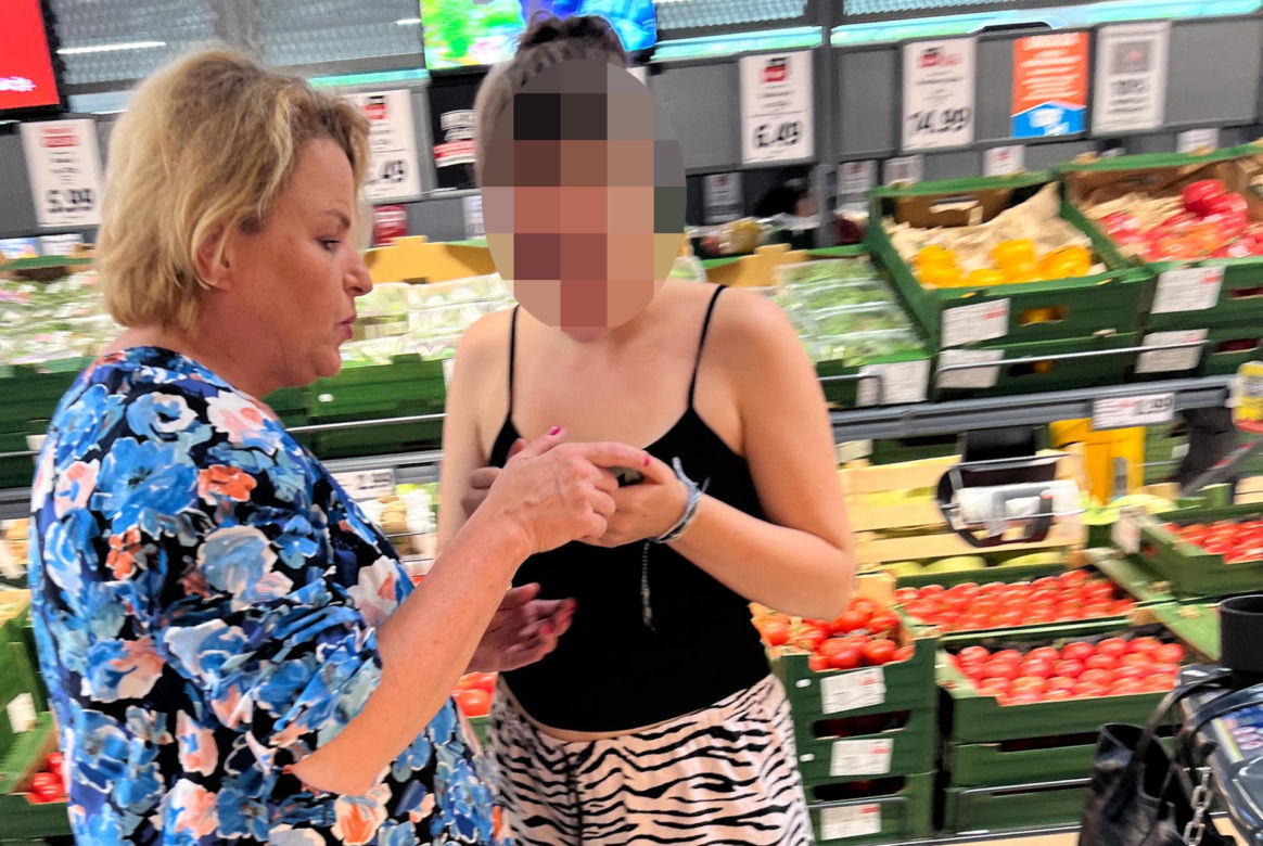 Katarzyna Bosacka sprząta po mężu senatorze 