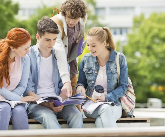 To poważny problem studentów. Ma takie same skutki zdrowotne jak palenie 