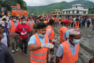 Nepal/ Już 903 ofiary śmiertelne powodzi błyskawicznej; gwałtowny wzrost liczby zaginionych