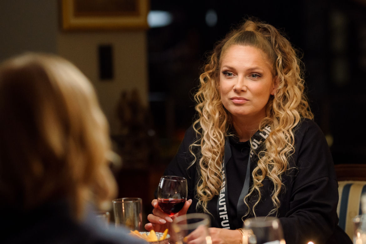 Przyjaciółki 17 odc. 197. Patrycja (Joanna Liszowska), Anka (Magdalena Stużyńska)