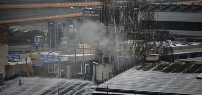 Co należy jeść, żeby smog mniej szkodził organizmowi? Porady ekspertów 