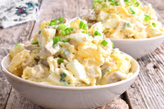 Nie gyros, nie bankietowa. W tym roku na sylwestra podam sałatkę waszyngtońską 