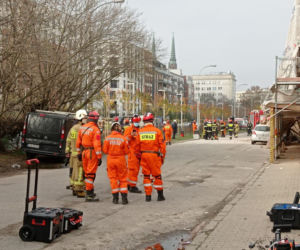 Runęła kamienica przy Wrzesińskiej. Akcja strażaków i psów 
