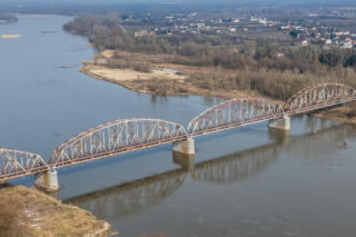 Będzie nowy most kolejowy w Górze Kalwarii. Stary, kratownicowy zostanie rozebrany. PKP PLK wybrało nowego wykonawcę