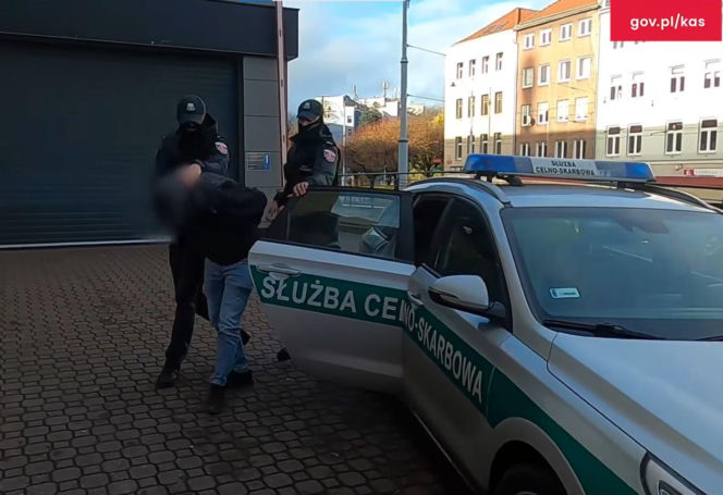 Zatrzymano 40-latka, który przemycał kokainę w swoim organizmie. Mężczyzna wpadł na lotnisku w Gdańsku