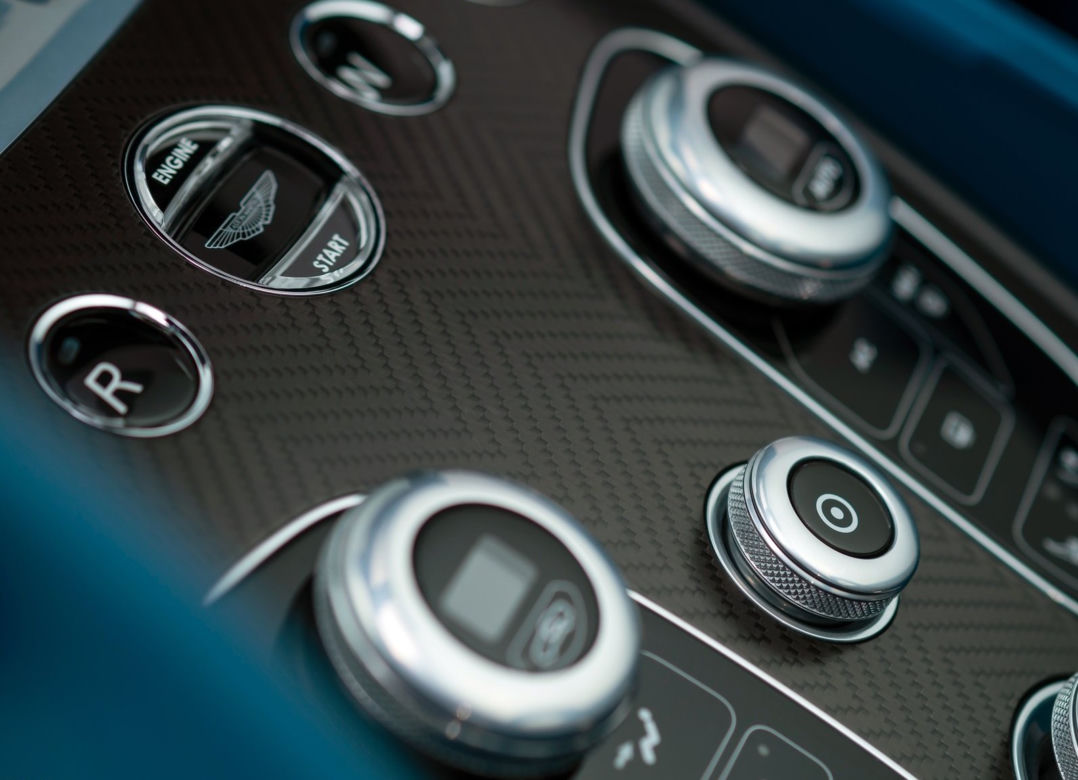 Aston Martin Vanquish Volante 2014