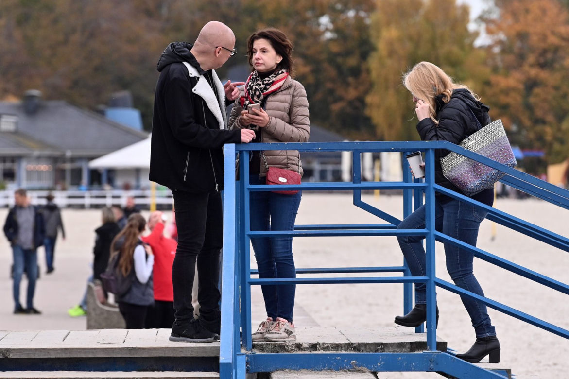 Michał Kamiński z żoną nad morzem 