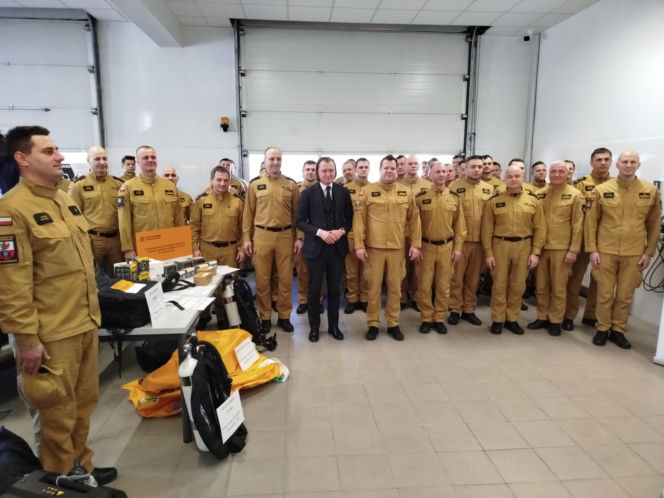 Nowy sprzęt trafi do strażaków z Siedlec, Łosic, Makowa Mazowieckiego, Ostrołęki, Ostrowi Mazowieckiej, Pułtuska, Sokołowa Podlaskiego, Węgrowa i Wyszkowa