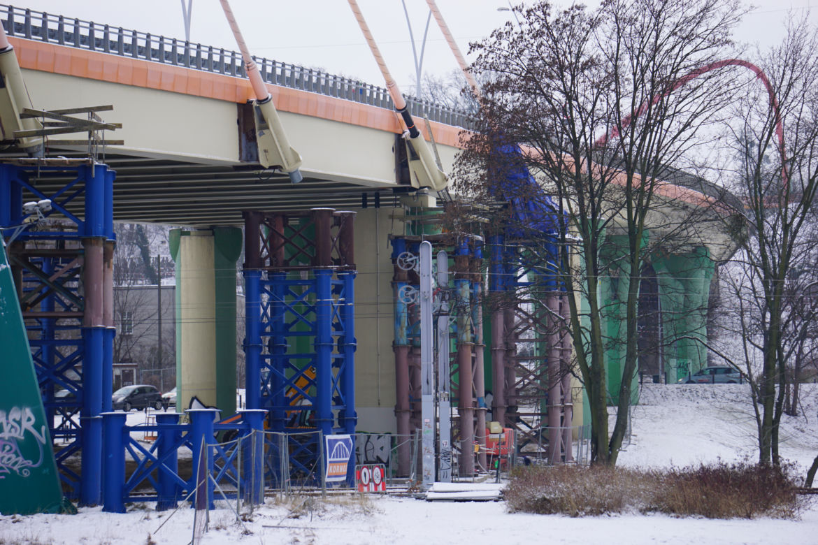 Trwa naprawa mostu Uniwersyteckiego w Bydgoszczy [ZDJĘCIA]