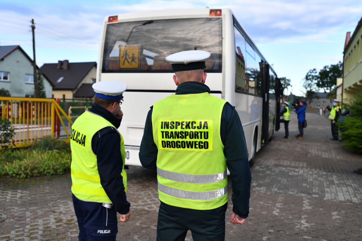 Kontrole szkolnych autobusów