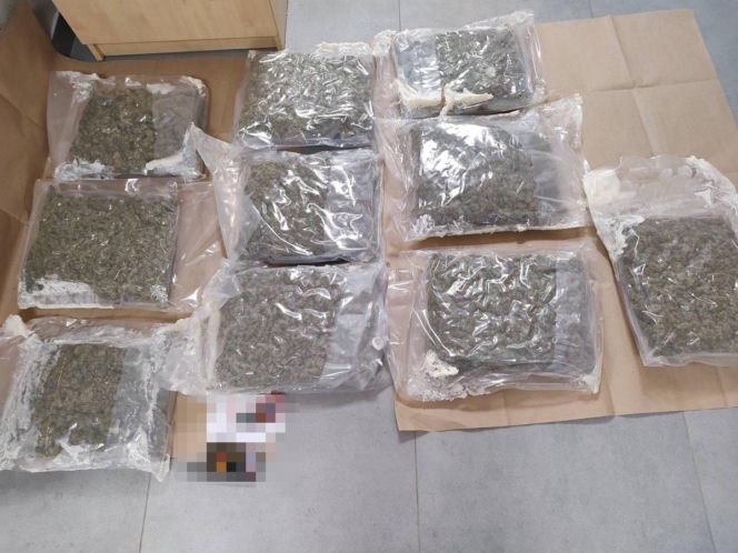 21-latek w Bydgoszczy wpadł. Niewiarygodne, co znalazła przy nim policja. Waga zwariowała