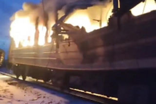 Cztery osoby zginęły w ataku rosyjskich dronów na pociąg w obwodzie charkowskim