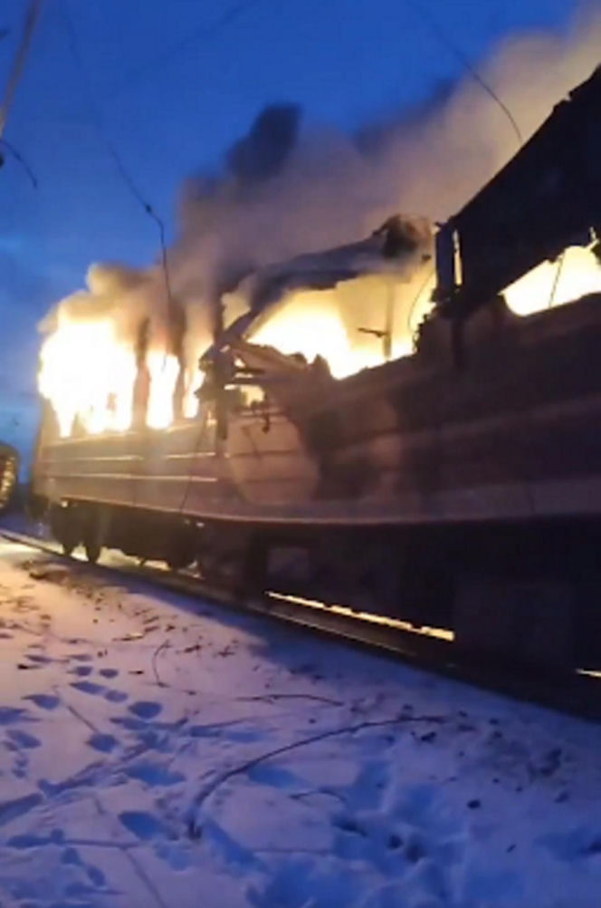 Cztery osoby zginęły w ataku rosyjskich dronów na pociąg w obwodzie charkowskim