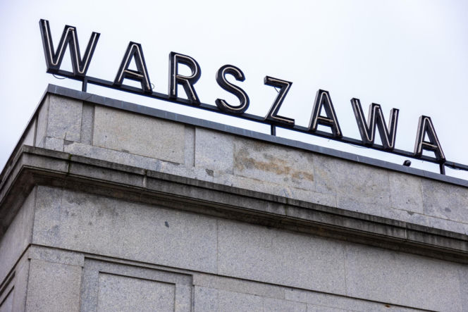 Zobacz najbrudniejsze warszawskie budynki - zdjęcia. Wypiękniałyby, gdyby je umyć