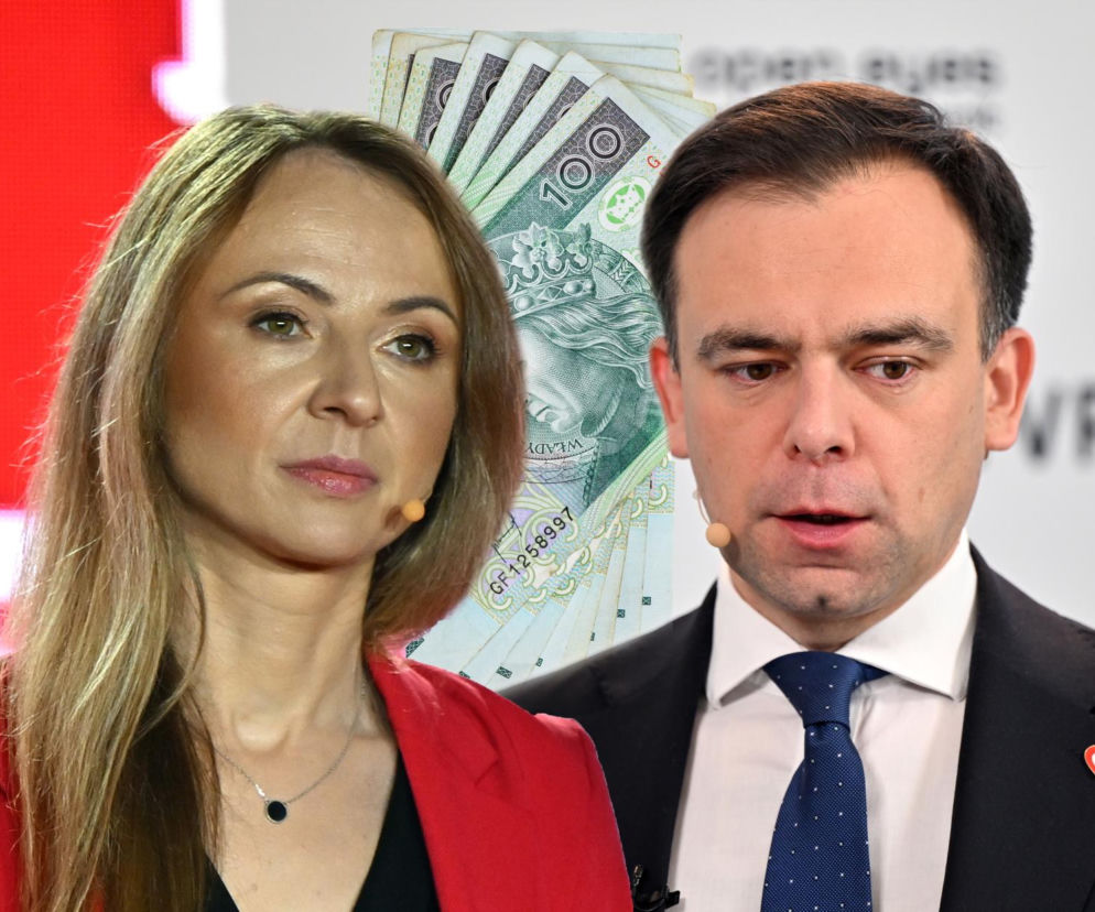 Portrety polityków: Agnieszka Dziemianowicz-Bąk w czerwonej marynarce i Andrzej Domański w garniturze z krawatem, a między nimi banknoty 100 zł. Zdjęcie symbolizuje debatę o płacy minimalnej i jej wpływie na gospodarkę. Więcej na ten temat w Super Biznes.