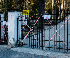 Koronawirus w Trójmieście. Cmentarz w Sopocie zamknięty z powodu zarazy