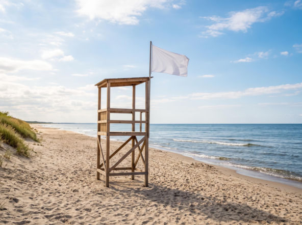 Sinice Dźwirzyno. Czy w Dźwirzynie można się kąpać 04.08? Flaga, warunki pogodowe