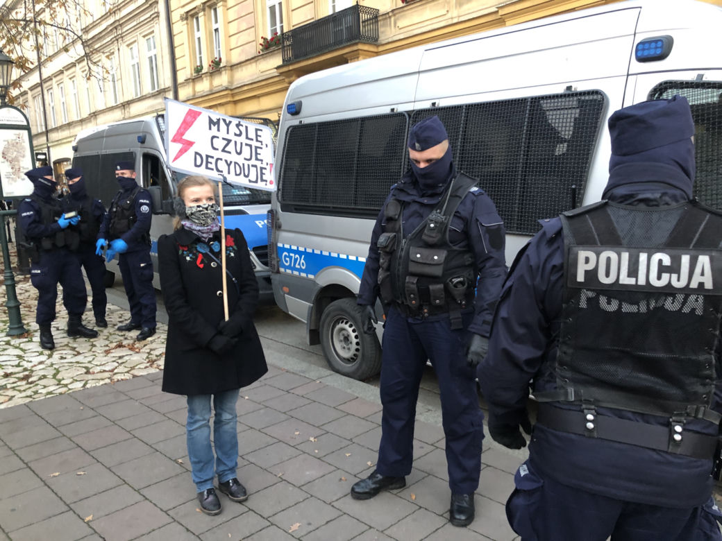 Kilka tysięcy osób na kolejnym proteście w Krakowie przeciw zaostrzeniu prawa aborcyjnego