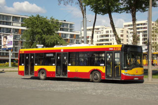 Koniec stref buforowych w autobusach, tramwajach i metrze od 7.06 - zostają inne obostrzenia