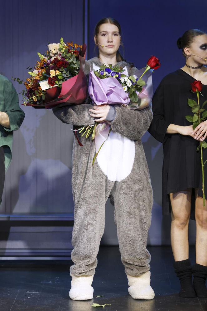 Tak dziś wygląda 16-letnia córka Koroniewskiej i Dowbora. Janina Dowbor podbija teatr