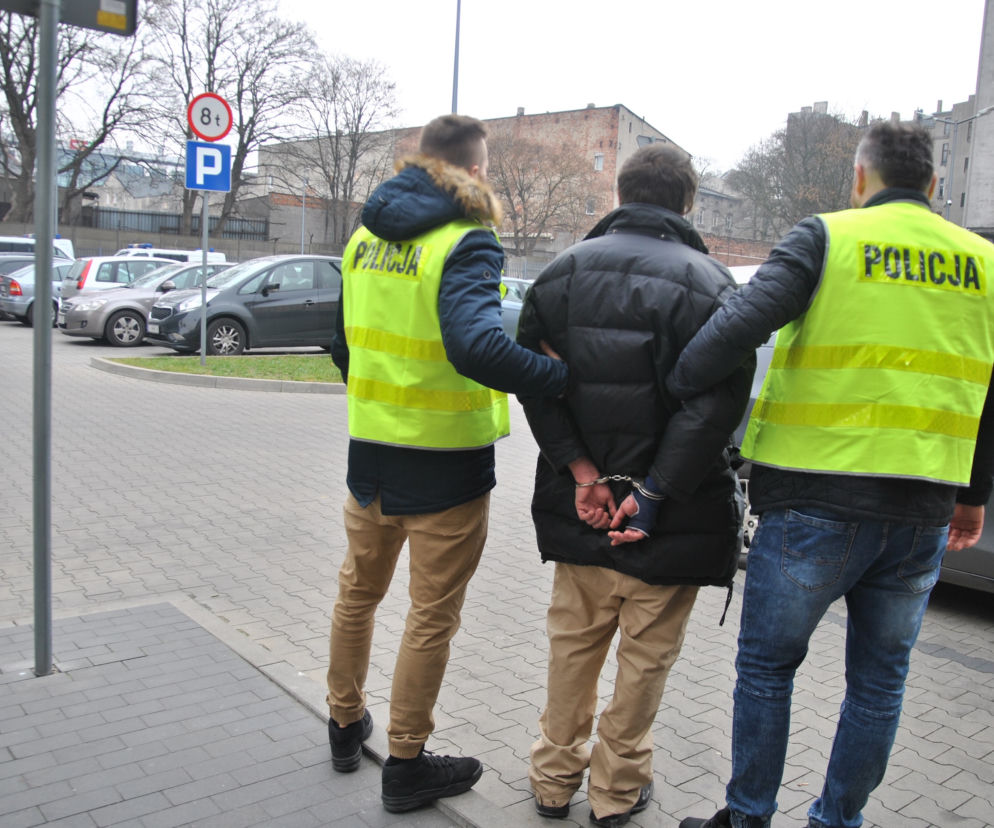 Łódź: Ukradł defibrylator ze szpitala Stokach! Wypierał się, mimo że... MIAŁ GO PRZY SOBIE