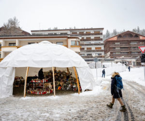 Szokująca decyzja sądu po pożarze w Szwajcarii! Nie żyje 40 osób, on chodzi wolno