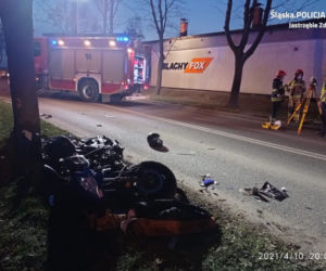 Śląskie: Kierowca jeepa zmiótł z drogi motorower i uciekł. Gdy ofiara traciła życie, sprawca szukał prawnika